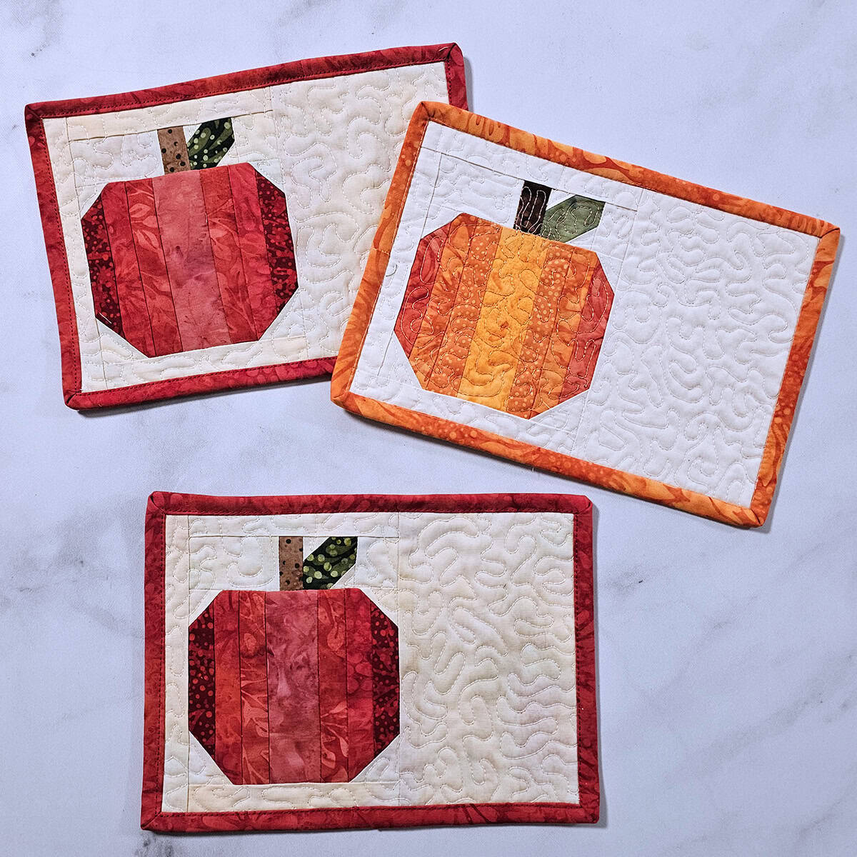 Harvest Pumpkin and Apple Mug Rugs PDF