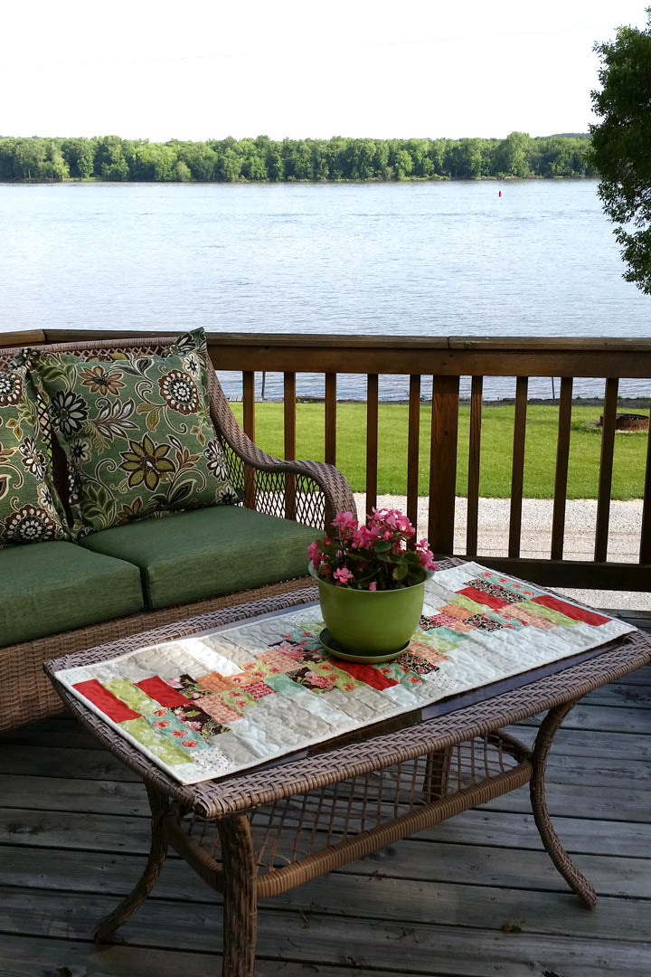 Piano Keys is a beautiful quilted tablerunner pattern