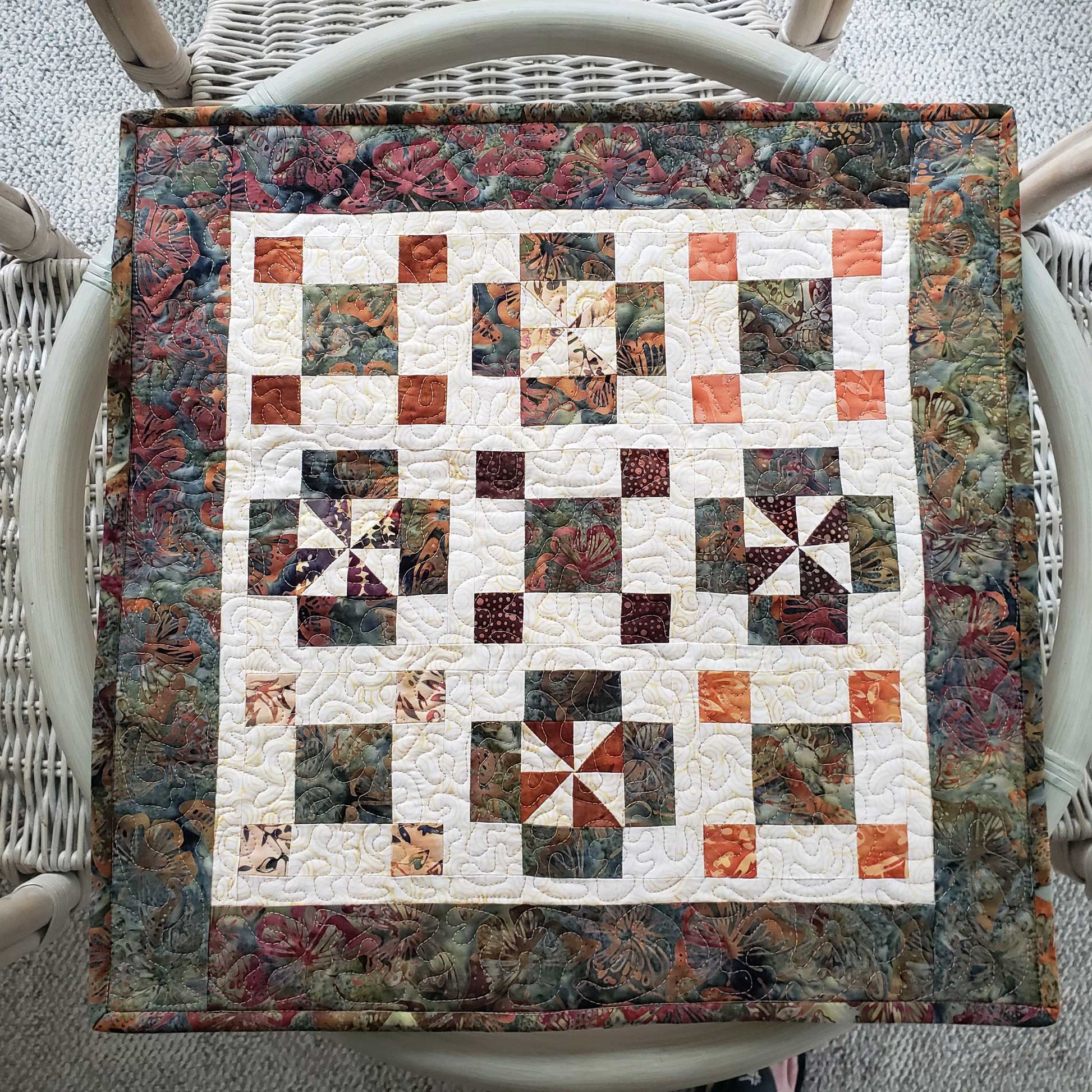 Qurtis mini wall quilt pattern