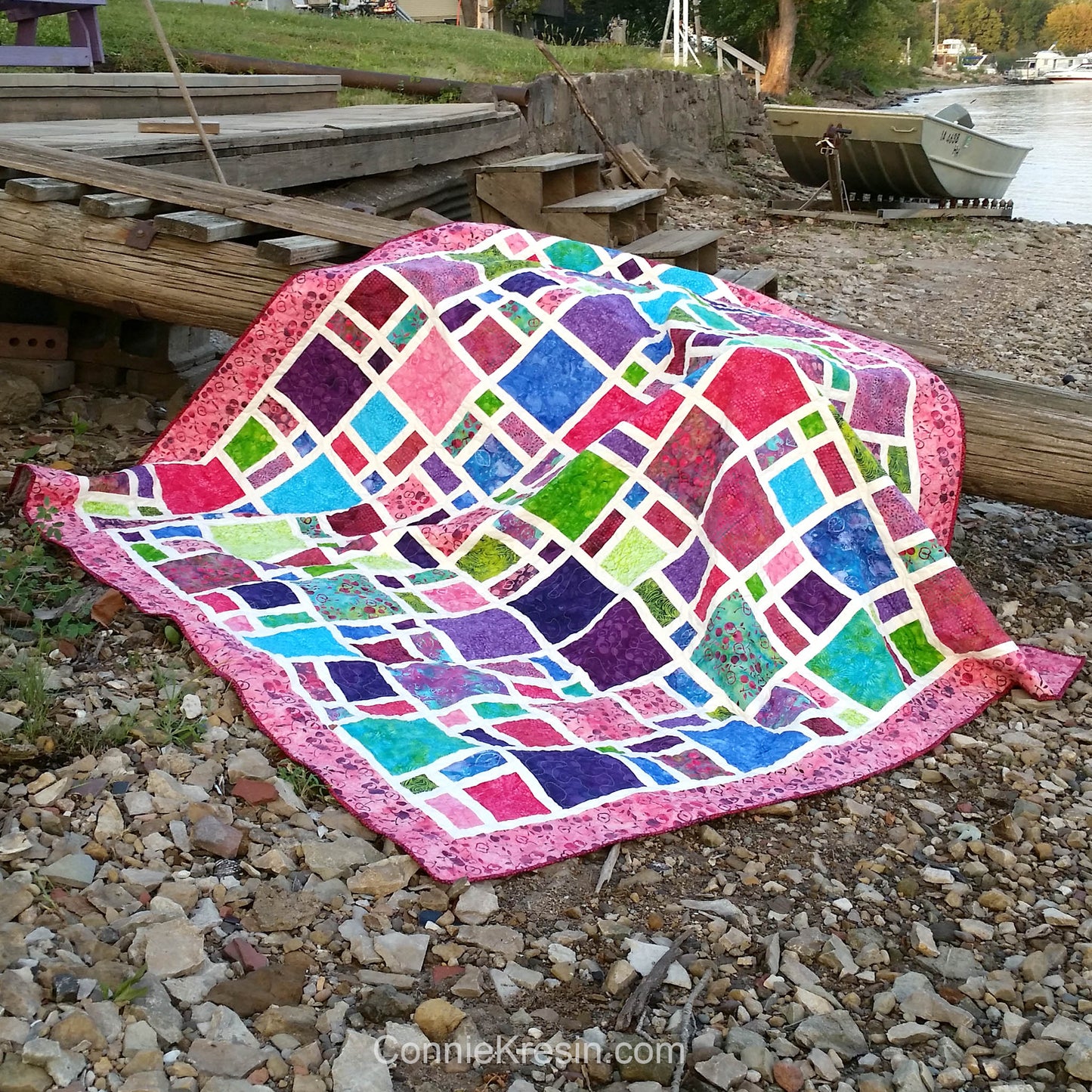 Scattered quilt pattern is fast and easy to make using bold and beautiful batiks or other fabrics for the blocks