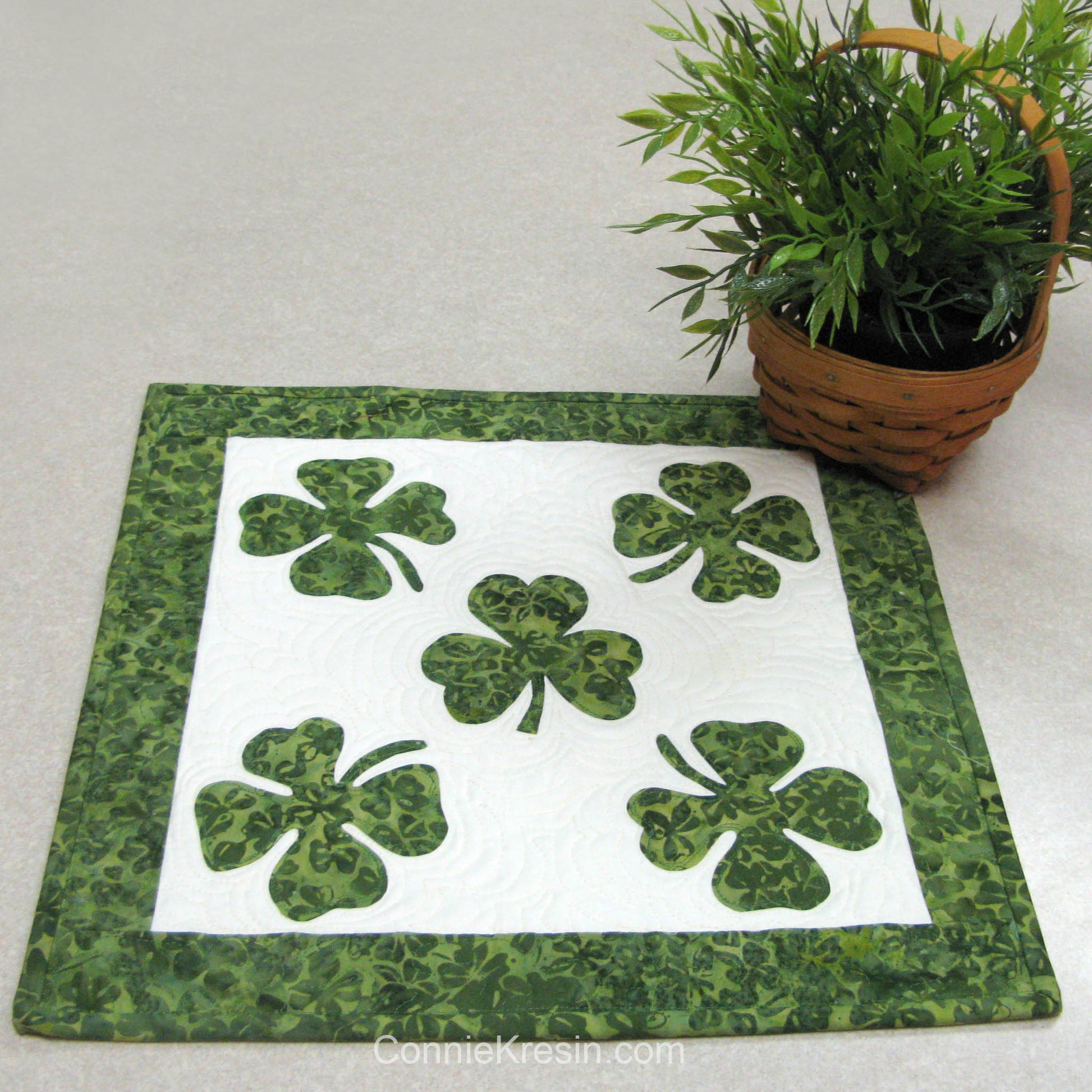 Appliqued Shamrock table topper quilt pattern